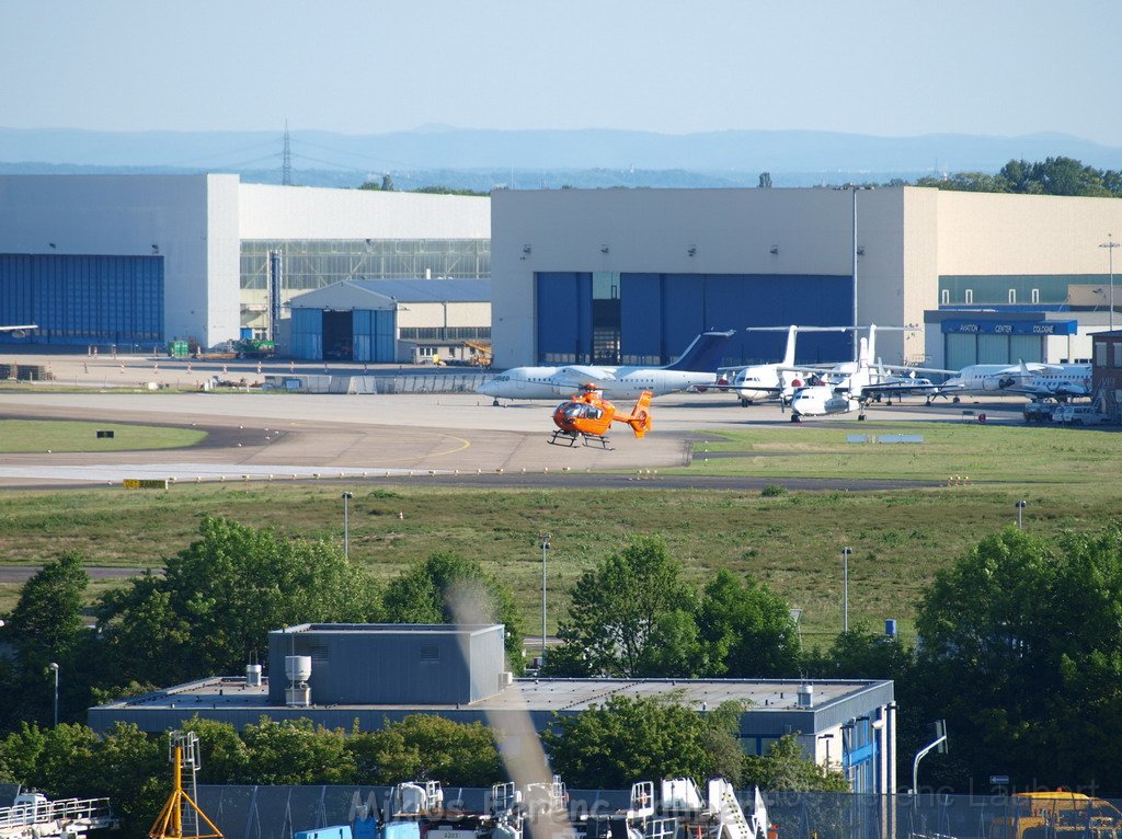 Lufthansa Airbus A 380 zu Besuch Flughafen Koeln Bonn P112.JPG